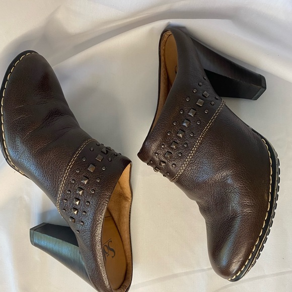 Sofft brown leather studded heeled mule size 7.5. Very gently used. - Picture 12 of 16